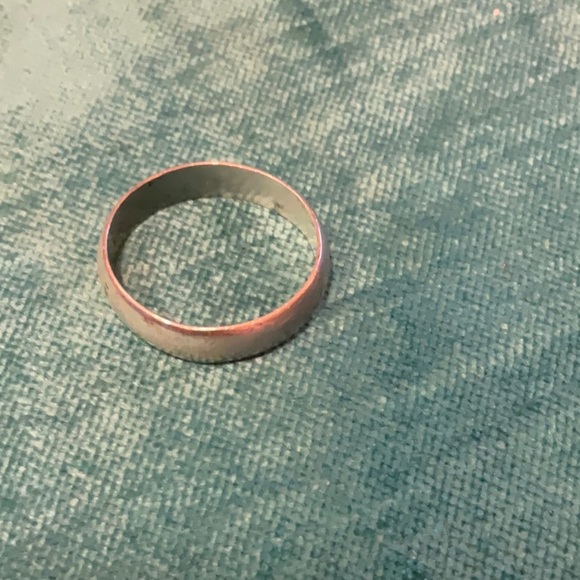 Sterling silver thick band ring -marked 925 - Picture 4 of 5